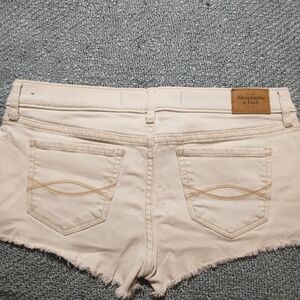 🍁5/$20 Bundle 🍁Abercrombie & Fitch Women's Cream Shorts
